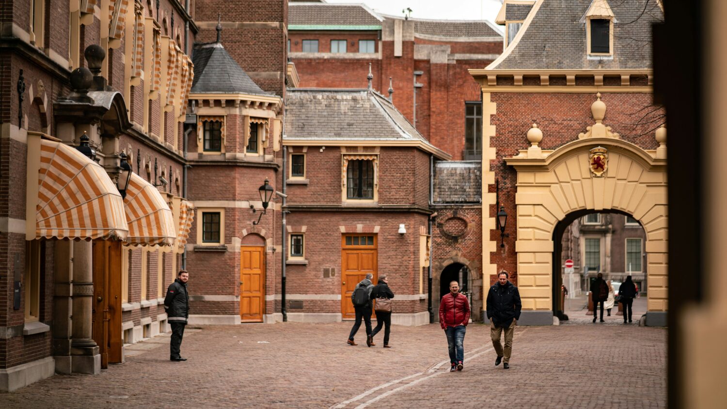 Verkiezingen & formeren volgens SOM: moet het feest der standpunten vernieuwen?