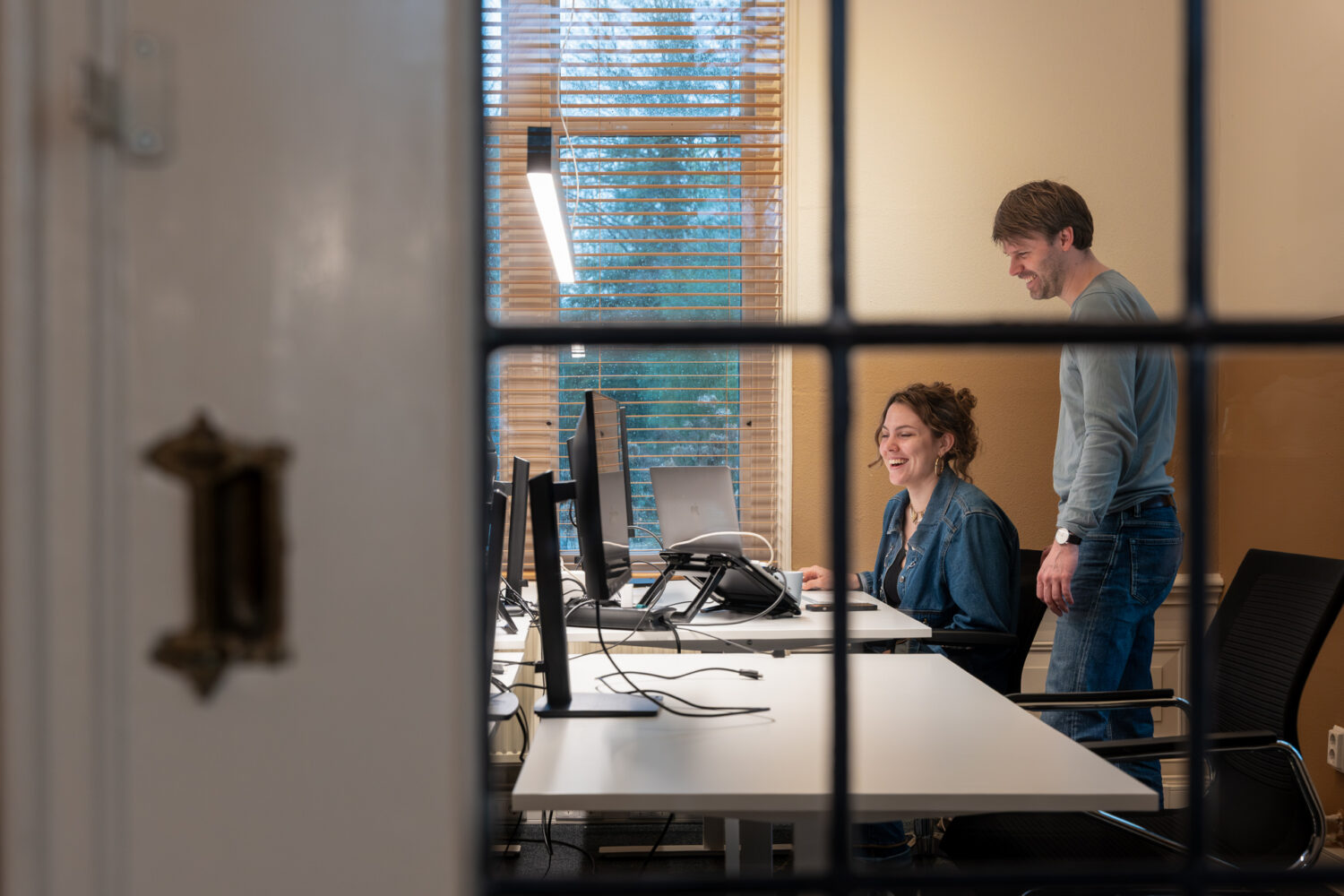 De werkdag van Amber Visch: ‘Ik leer veel over hoe Nederland werkt’