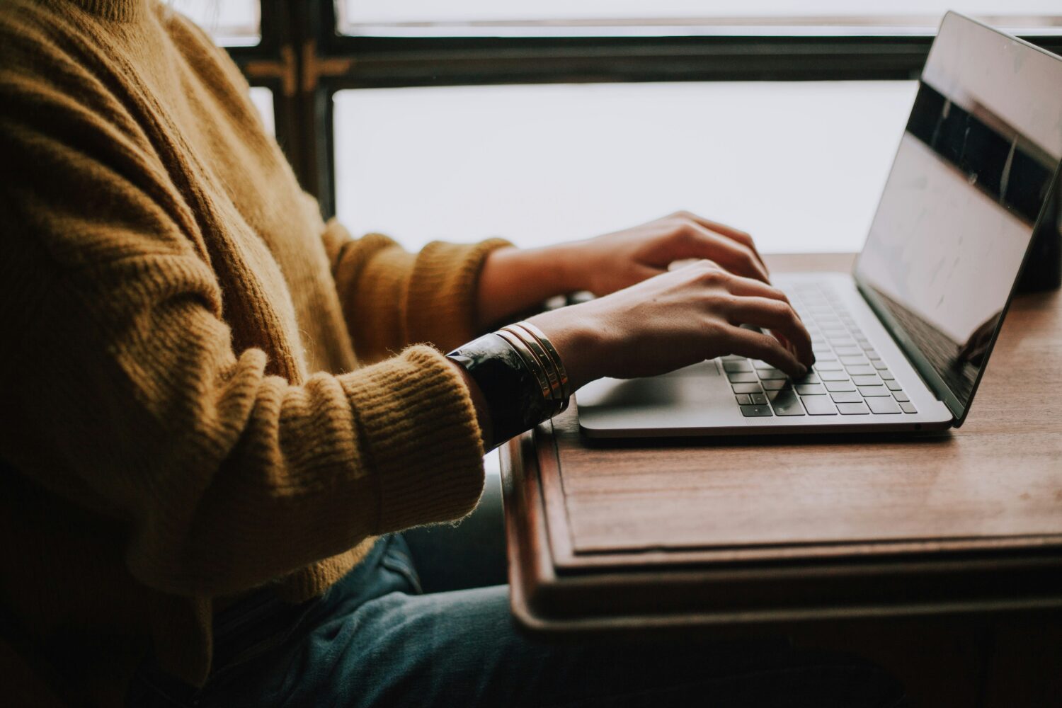 Hoe verschilt online van fysiek onderhandelen?